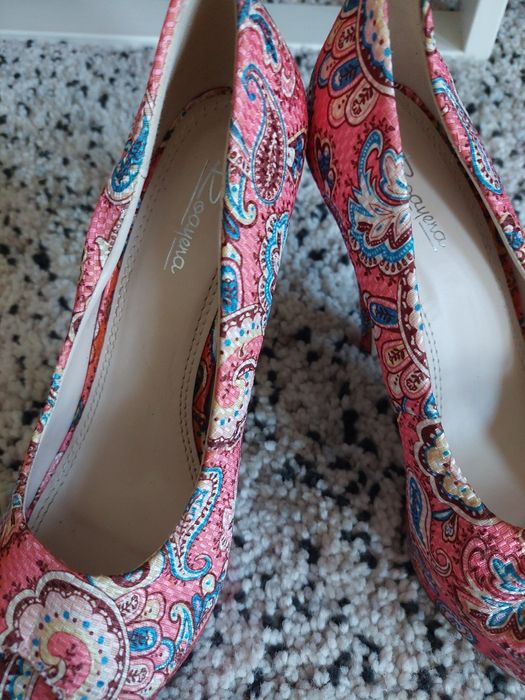 Sapatos de salto alto com plataforma