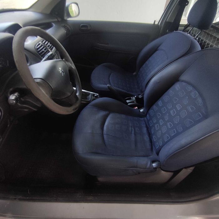 Peugeot 206 comercial em bom estado