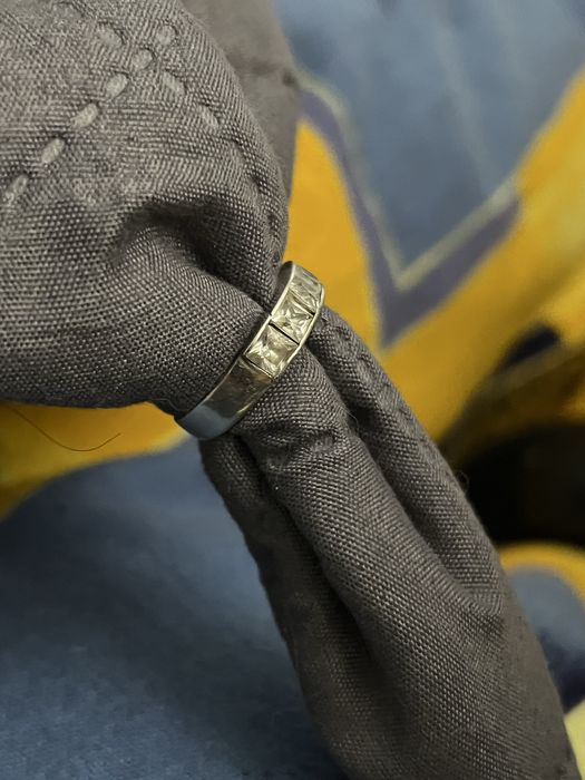 Srebrny pierścionek obrączka z cyrkoniami