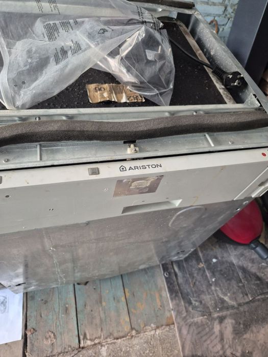 Посудомийна машина Ariston