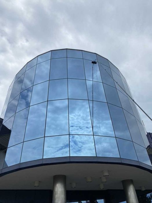 Mycie paneli fotowoltaicznych, szkła , wodą demineralizowaną.