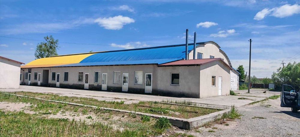 Продається діючий комерційний майновий комплекс — Іванківський ринок