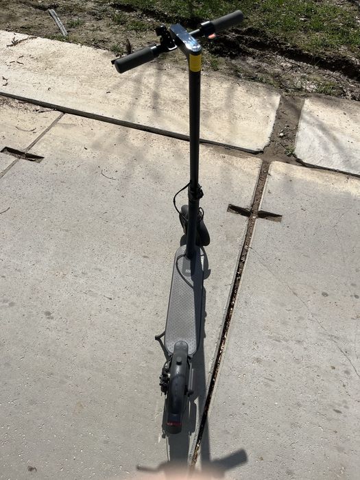 Hulajnoga elektryczna Xiaomi Mi Electric Scooter Essential