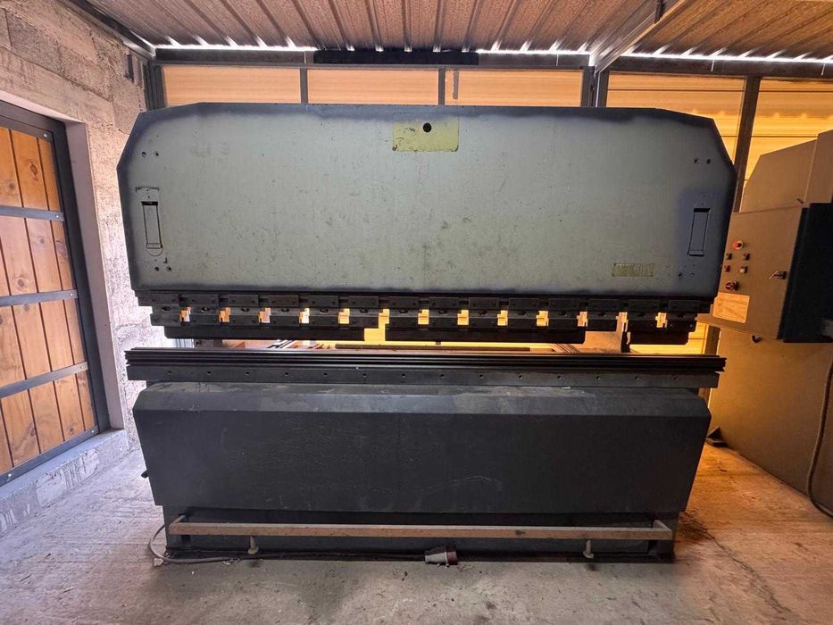 Máquina Quinadeira Guifill 100Ton 3000mm