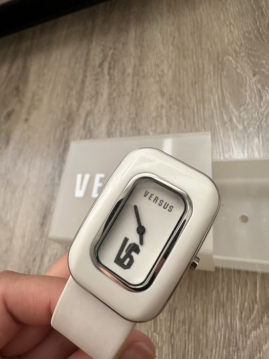 Жіночій Годинник Versus