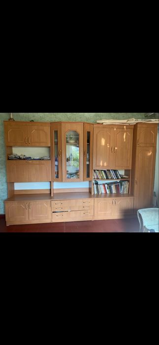 Продам стенку в хорошем состоянии.  Ужгород сборка.