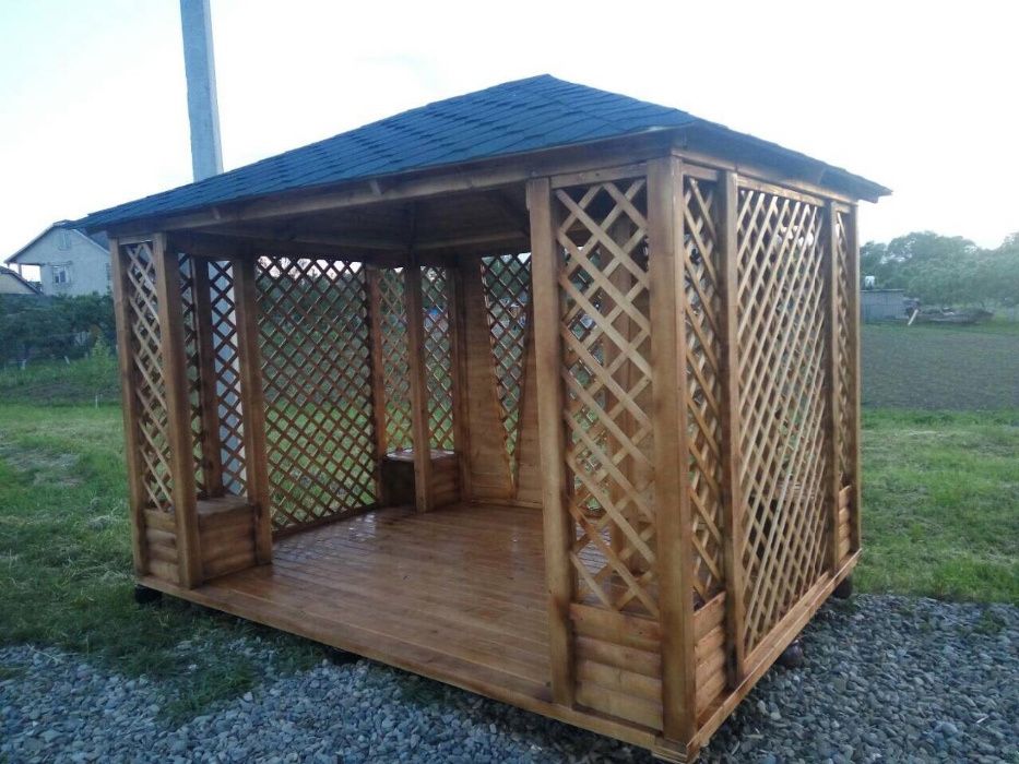 Альтанки ,  гойдалки.