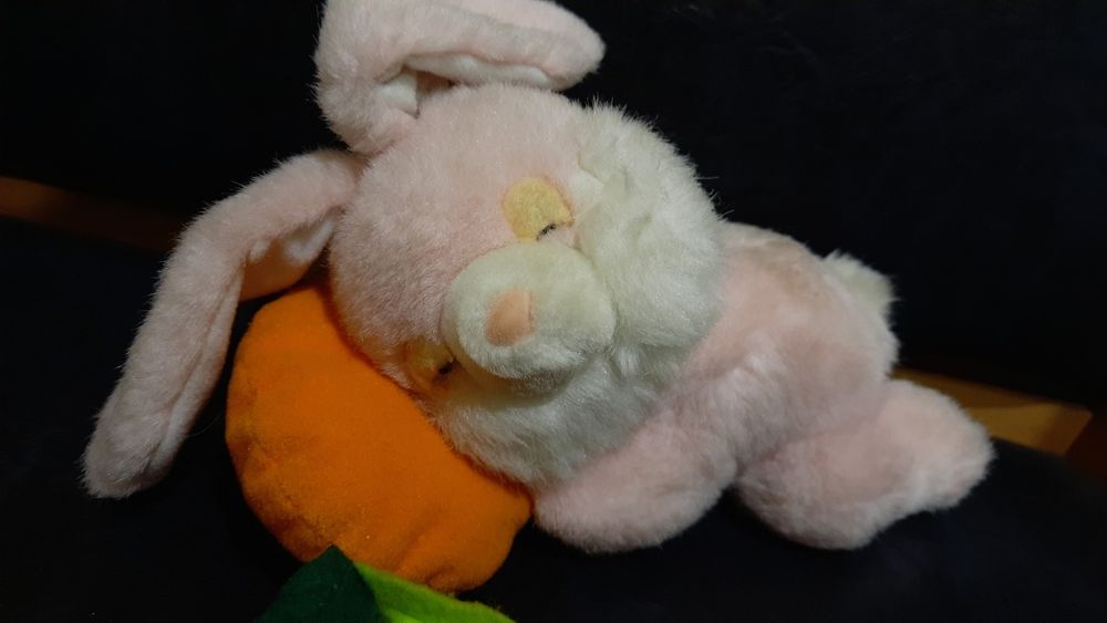 Игрушка спящий зайчик на морковке, заяц Зая, кролик