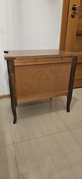 Mała urocza komoda w stylu Ludwikowskim