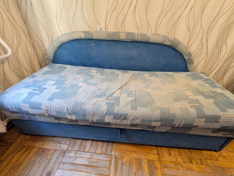 Продам диван книжка б/у в хорошем состоянии недорого