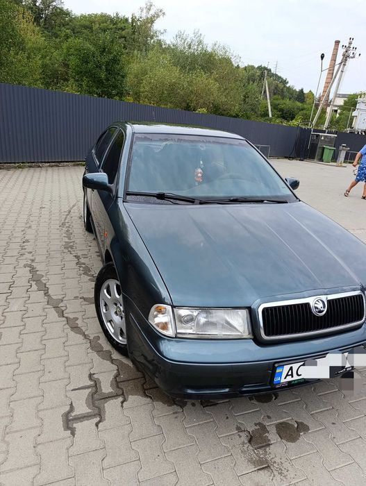 Продам автомобіль Шкода Тур