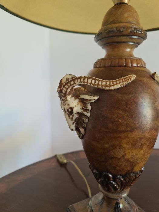 Candeeiro de mesa em pedra