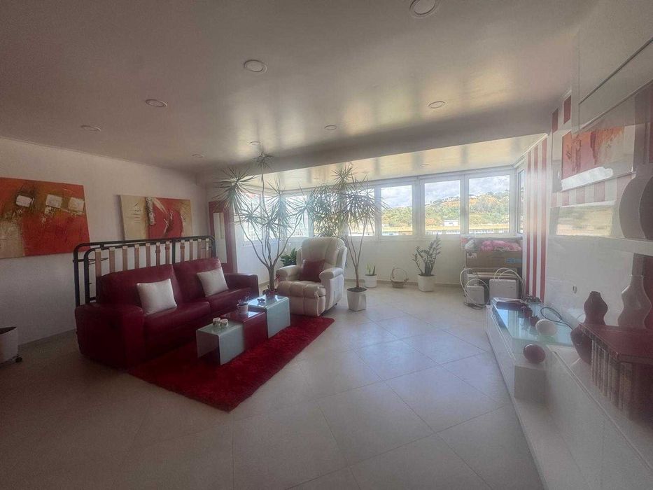 Apartamento de alta qualidade com vistas maravilhosas e exposição nascente, poente, norte e sul para as praias, cidades e campo