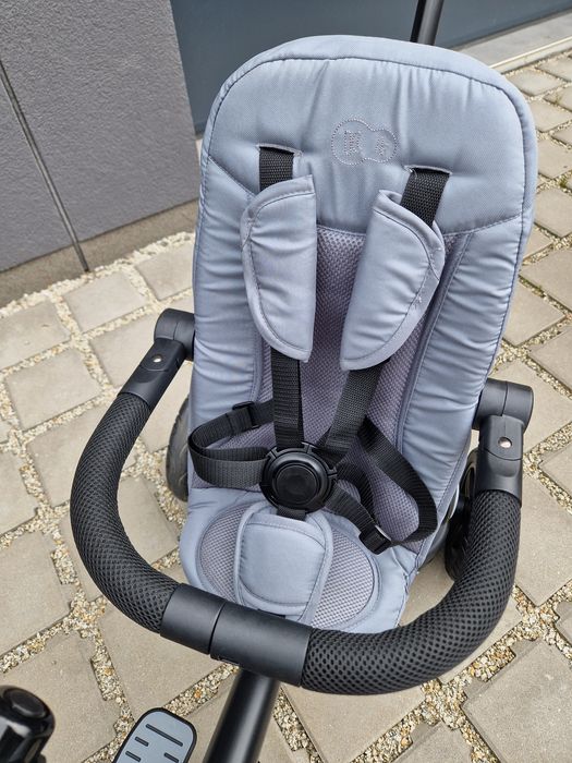Rowerek trójkołowy Kinderkraft EASYTWIST 2 360 Light Grey z rączką dla rodzica