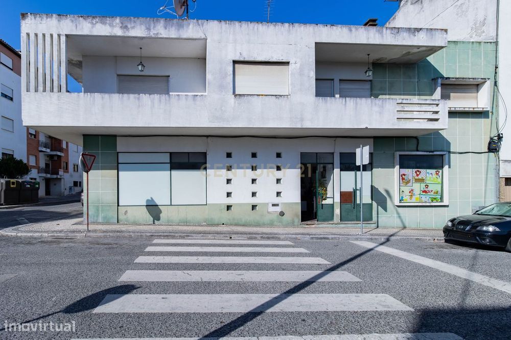 T6 com 5 casas de banho e 4 entradas independentes em Alcanena,