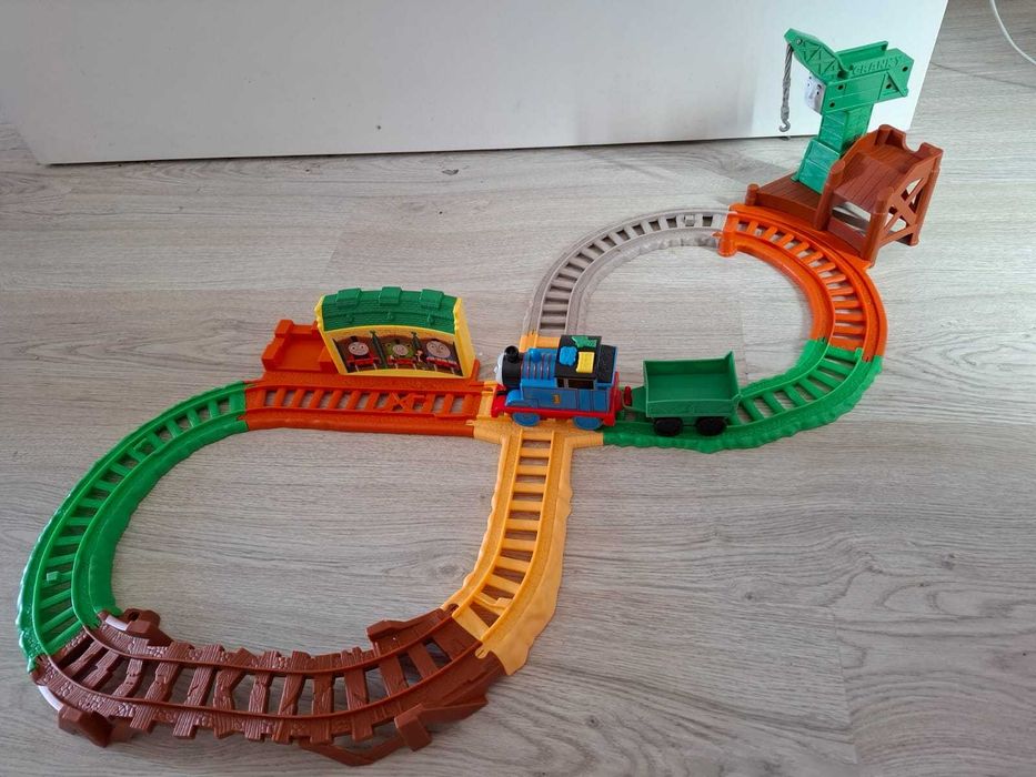 Comboio Thomas & Friends – circuito completo com grua Cranky