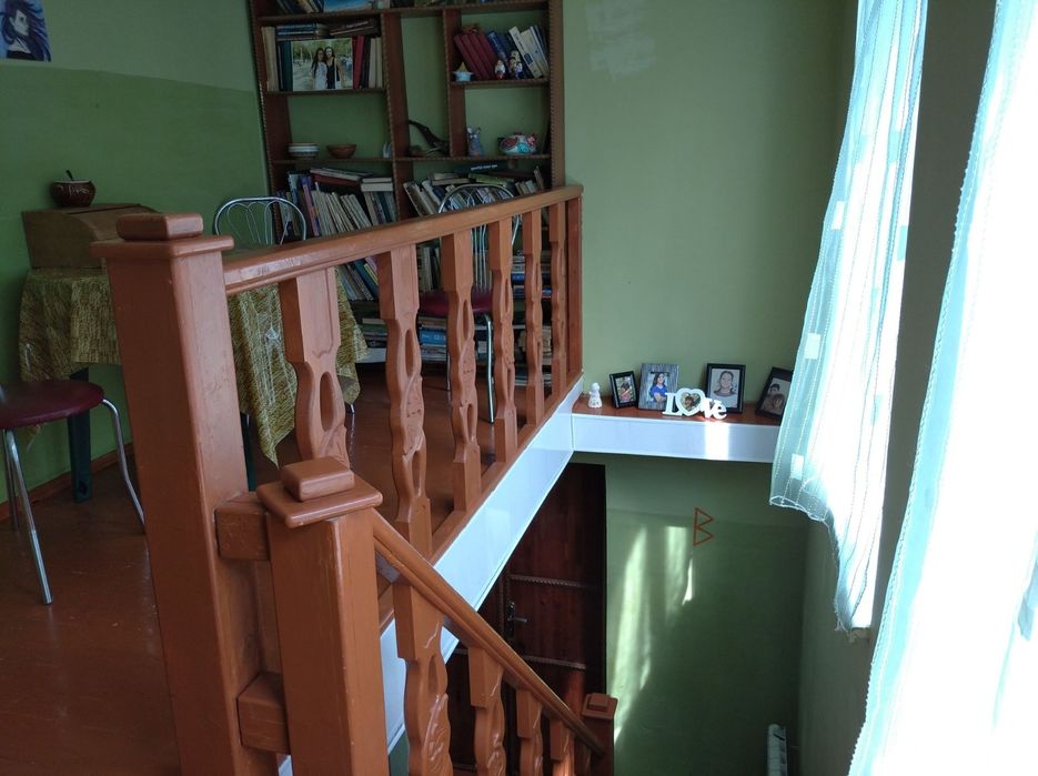 Продам двох поверховий будинок