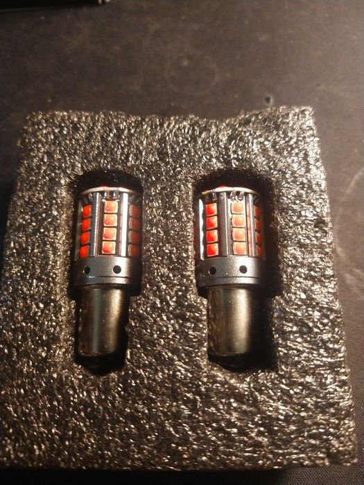 Лампочки красные габарит стоп 1157 P21/5W BAY15D