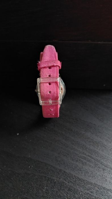 Relógio rosa choque da Swatch