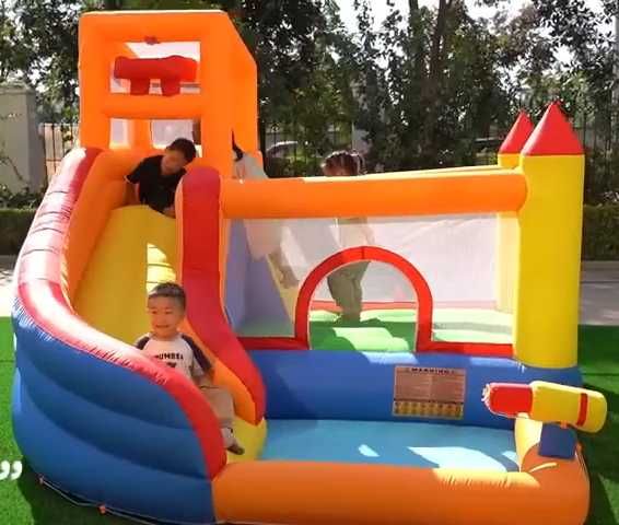 Aluguer de Insufláveis com bolas no Montijo e Margem Sul