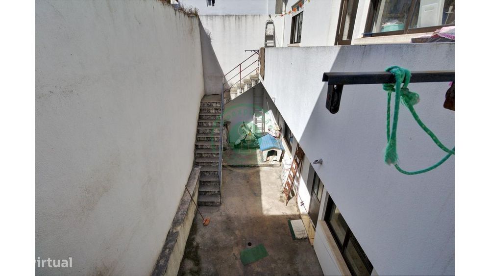 Moradia com 2 Pisos e Garagem