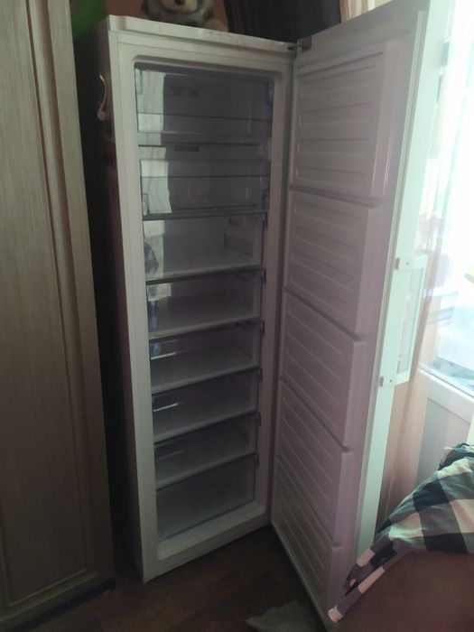 Продам морозильну камеру