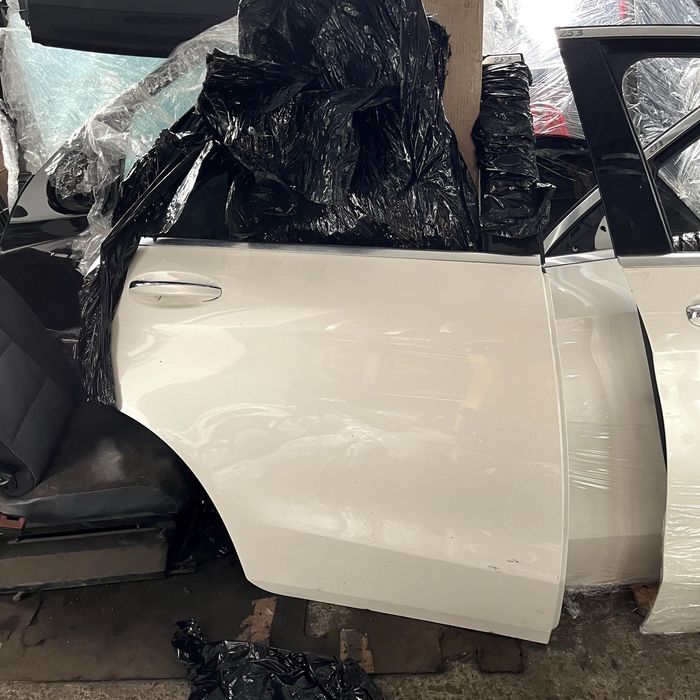 Передні та задні ліві та праві двері на Mercedes W253