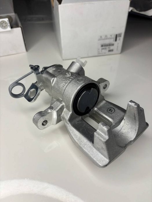 Тормозний задній лівий супорт Пежо 207 новий оригінал 0204y01675