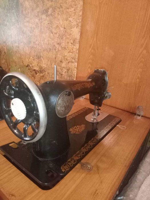 Продам швейную машинку ножную
