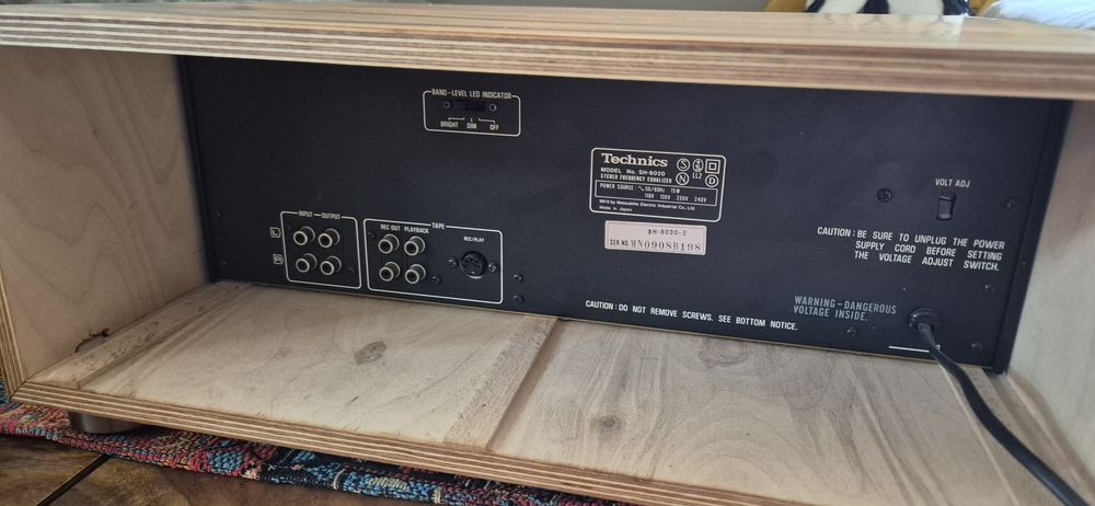 Equalizer Technics SH-8020