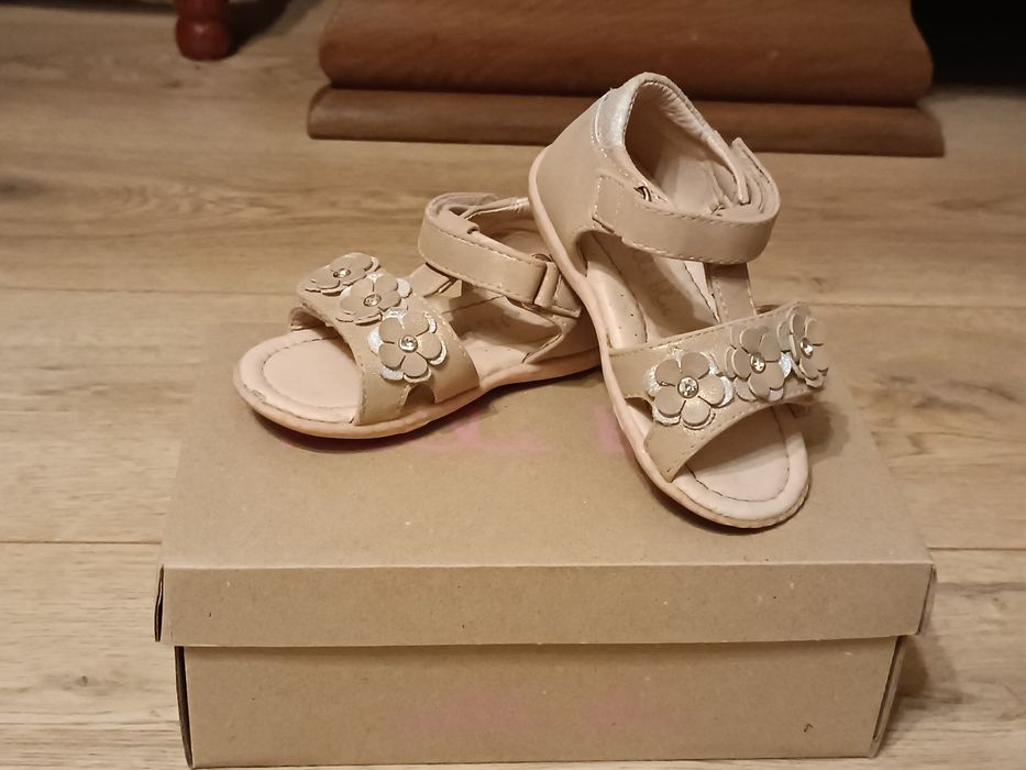 Sandałki Neli blue r.20 beżowe, złote, błyszczące dziewczynka