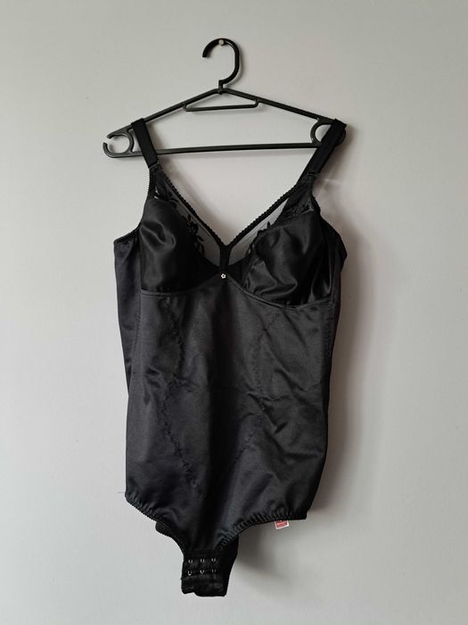 Triumph Piękne czarne body eu 95 cup B GB42
