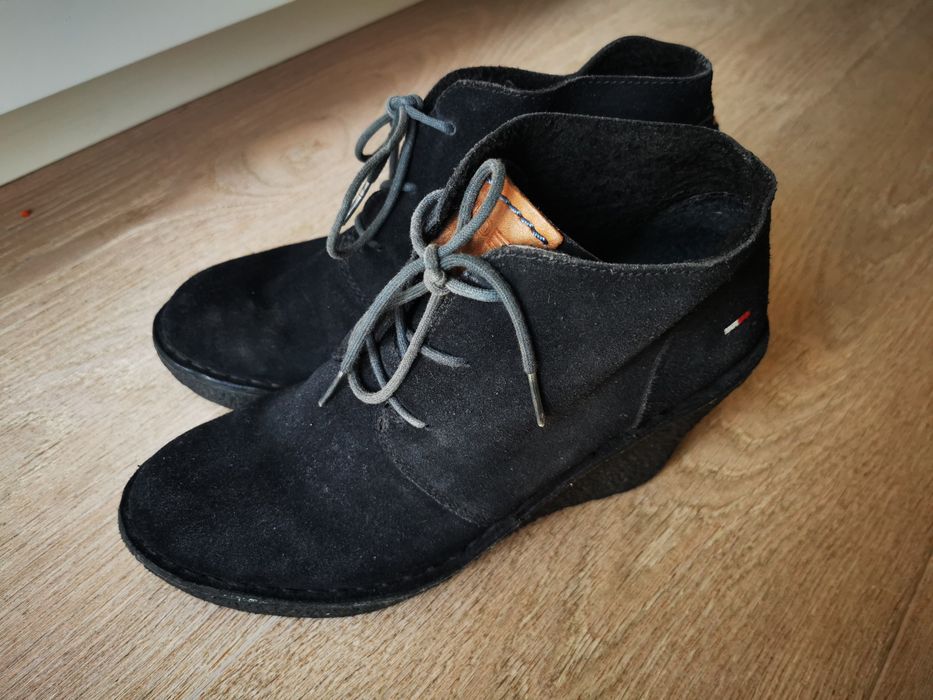 Buty botki damskie Tommy Hilfiger r. 38 granatowe na koturnie zamsz