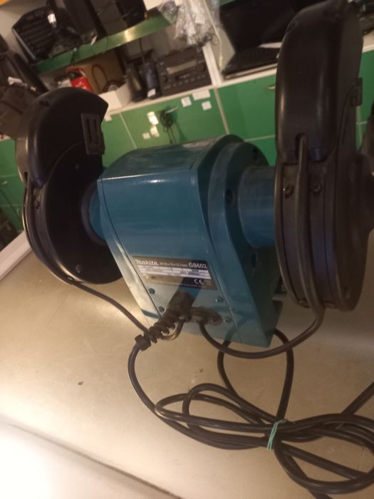 Точильний станок MAKITA