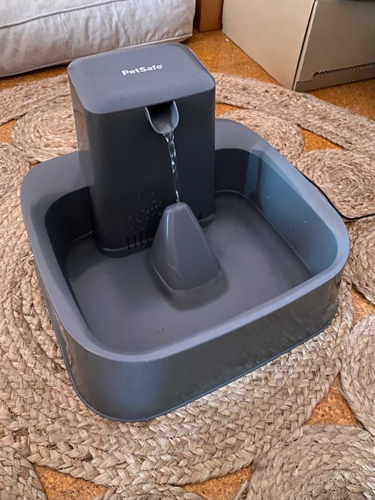 Fonte Bebedouro Automático Grande (cães/gatos) como NOVO