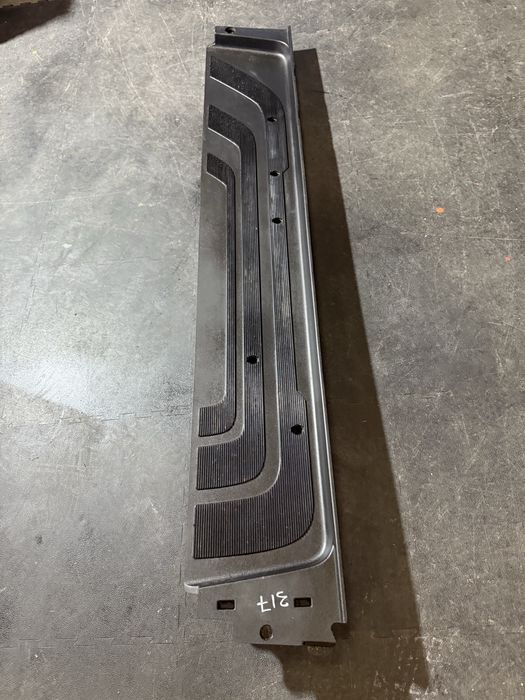 Підніжка ступенька порог бокової дверки спрінтер Sprinter W907 W910