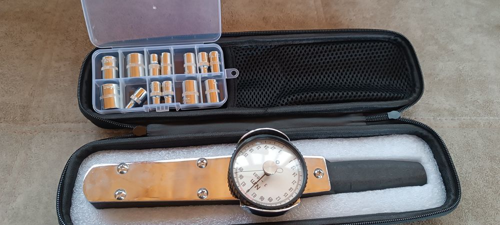 Динамометричний ключ з набором головок 0.3-3 N.m.--1/4"