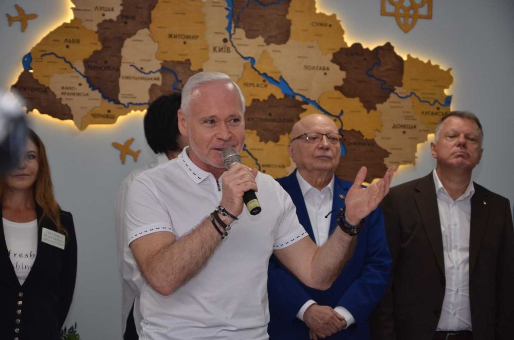 Дерев'яна мапа України з річками та підсвіткою карта Украины с дерева