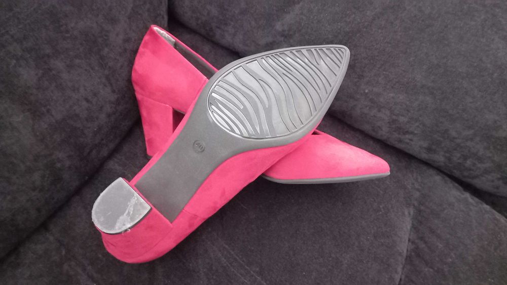 Sapatos vermelhos Novos