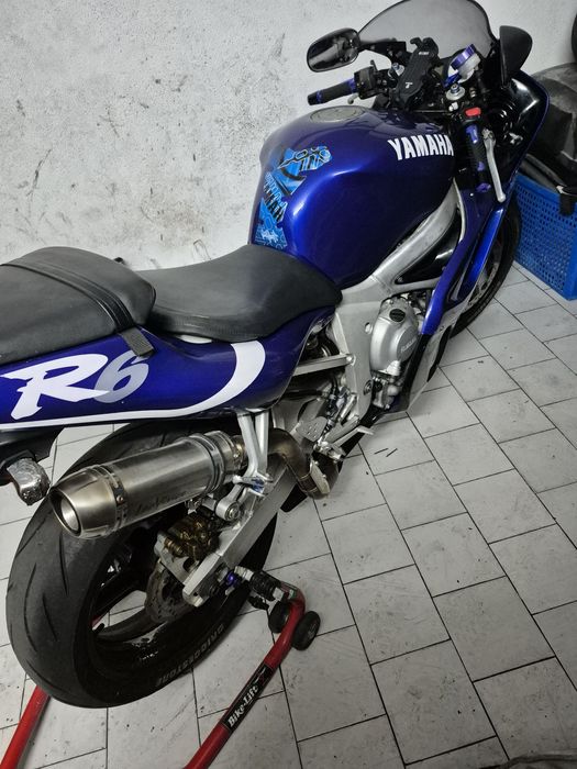 YAMAHA R6 (aceito retoma)