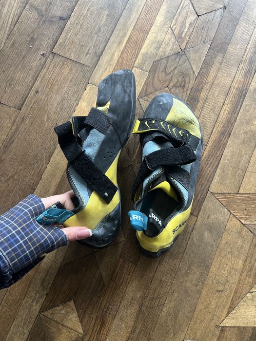 Взуття для скалодрому/скелельні туфлі