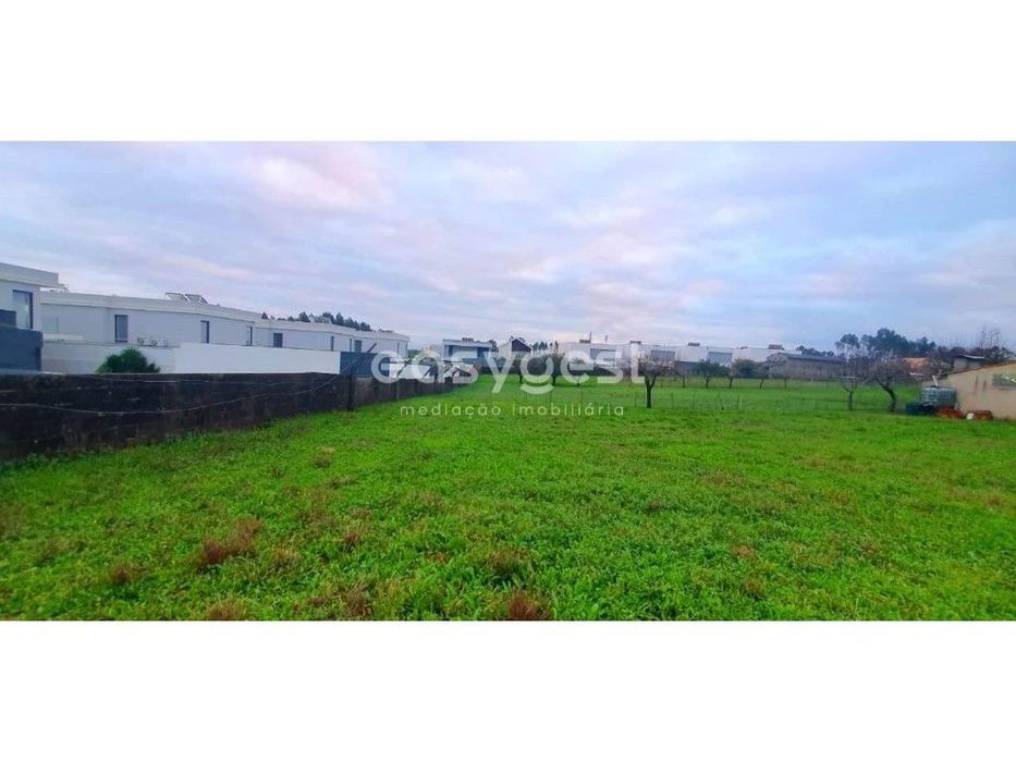 Lote para construção de moradia em zona de constante expansão — Albergaria-A-Velha E Valmaior, Aveiro