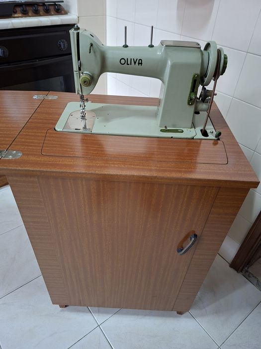Máquina de costura Oliva