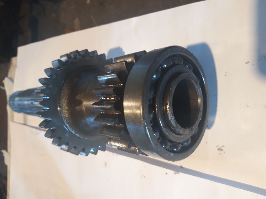 Wałek skrzynia bi 4230 case 4210 seria 4220 lub 4240 model 685 lub 695