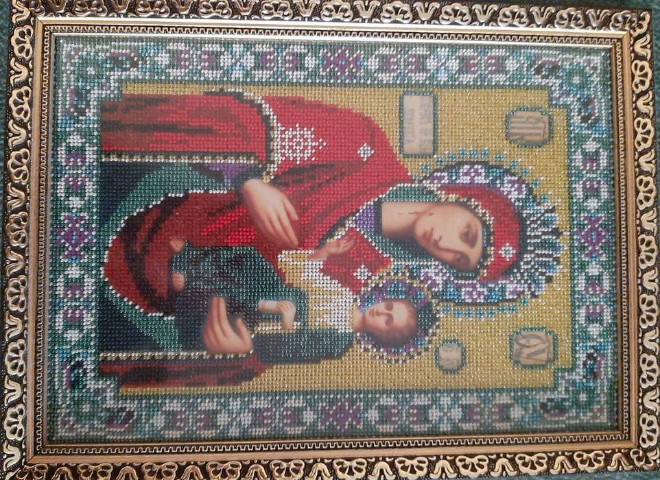 Картины вышиты бисером