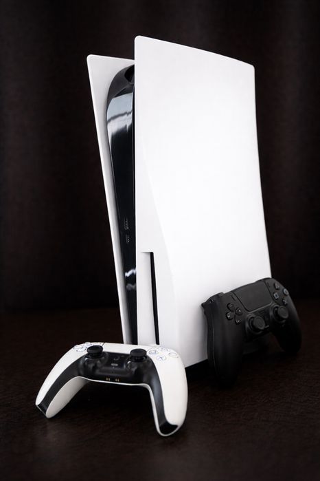Продам Playstation 5 з дисководом в ідеальному стані