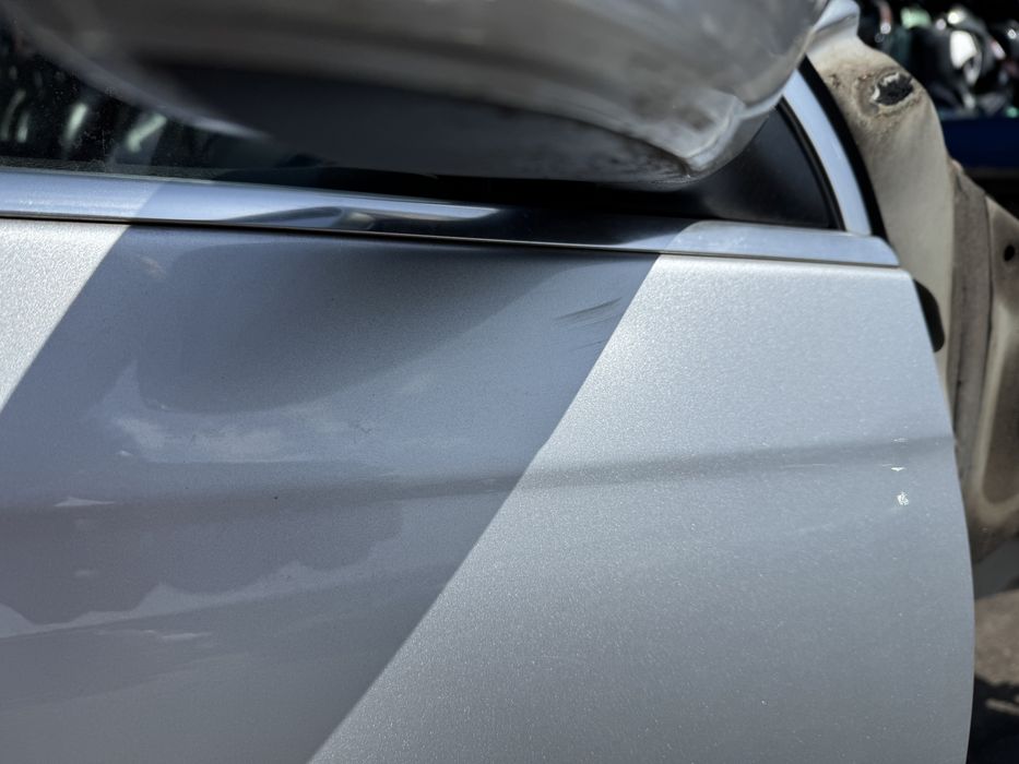 VW Golf V 5 kombi drzwi prawe przód przednie LA7W
