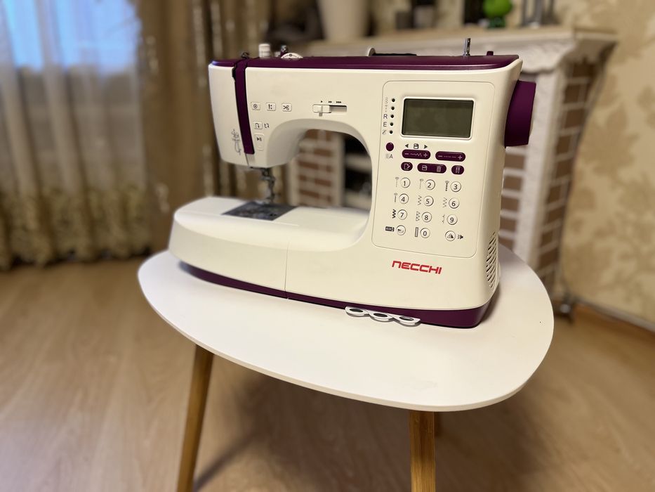 Італійська компютерна  швейно вишивальна машинка Necchi NC -204D