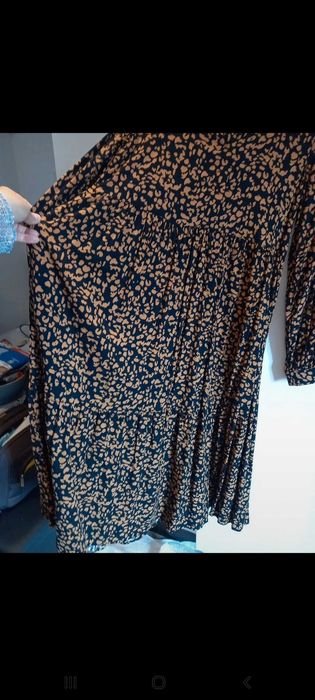 Vestido novo, comprido, padrão tigreda preto e amarelado, 38 - C&A