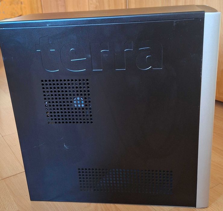 Komputer i7-8700 6 rdzeni / 12 wątków / 8 GB RAM / NVMe 256 GB